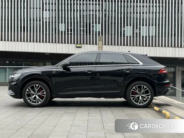 Audi Q8 2021 Черный из Китая, фото 6