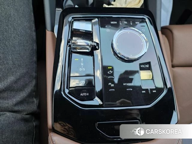 BMW 5 Series (G60) 2024 Серебристо-серый из Кореи, фото 6