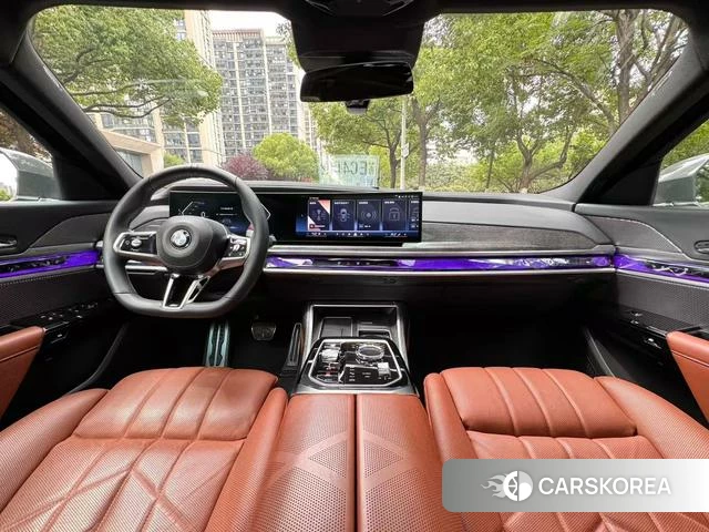 BMW 7 series 2023 Темно-серый из Китая, фото 6
