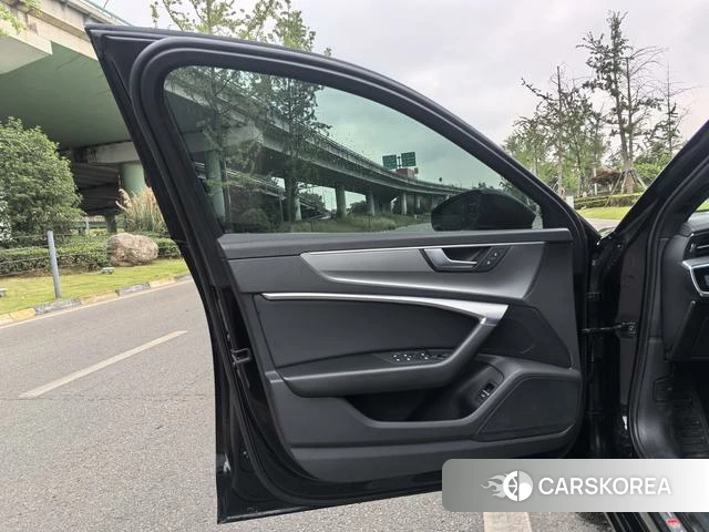 Audi A6L id 4328625 из Китая 13