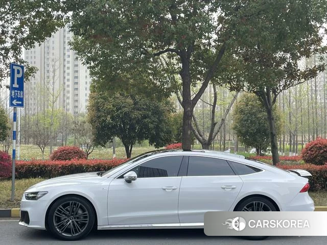 Audi A7 2023 Белый из Китая, фото 6