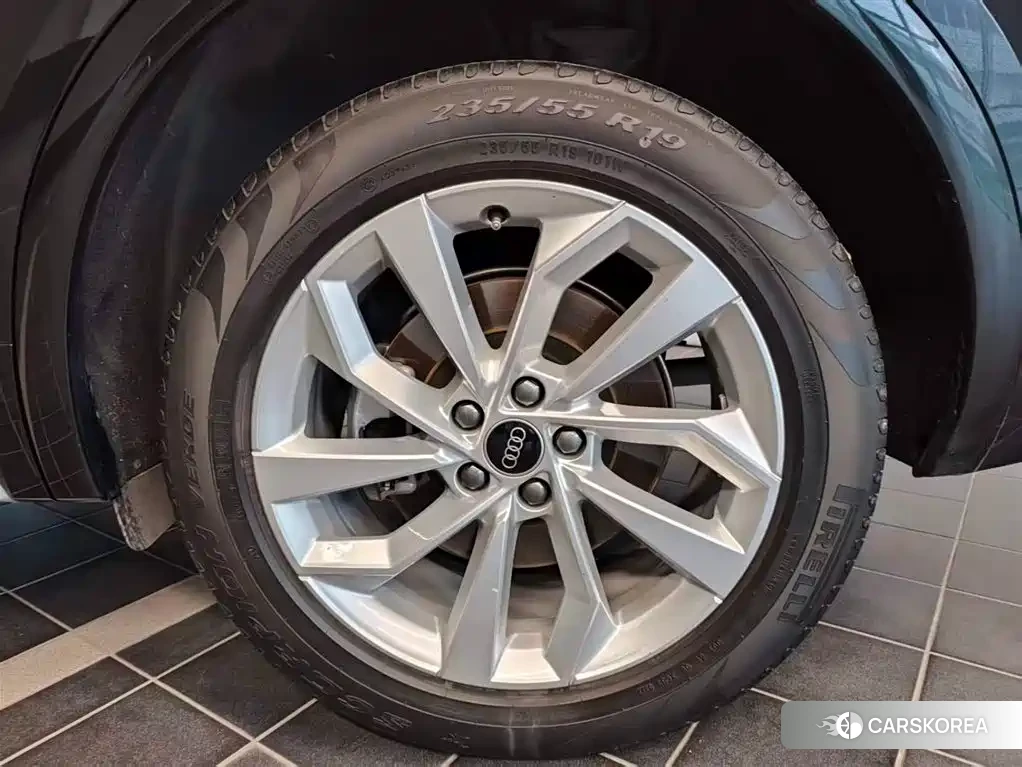 Audi Q5L id 4548237 из Китая 11