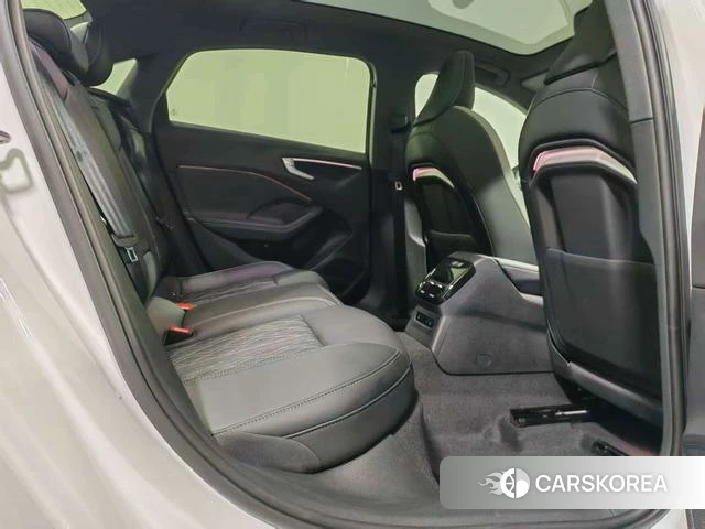Audi A5L id 4307032 из Китая 13