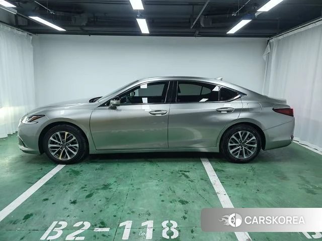 Lexus ES id 4276676 из Китая 16
