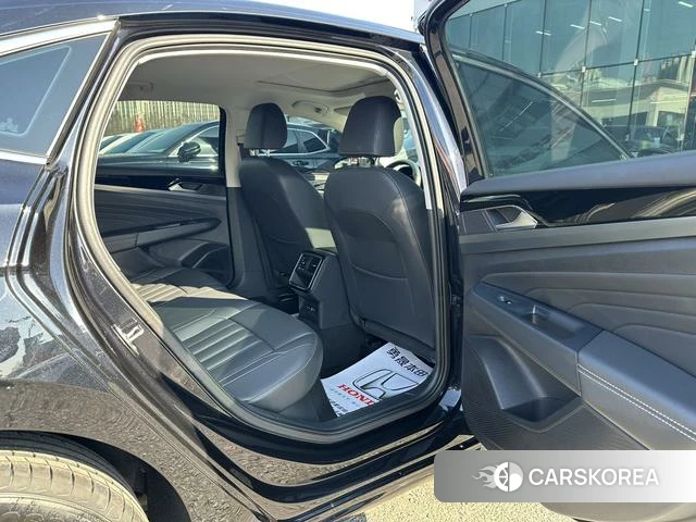 Volkswagen Passat id 4290951 из Китая 19