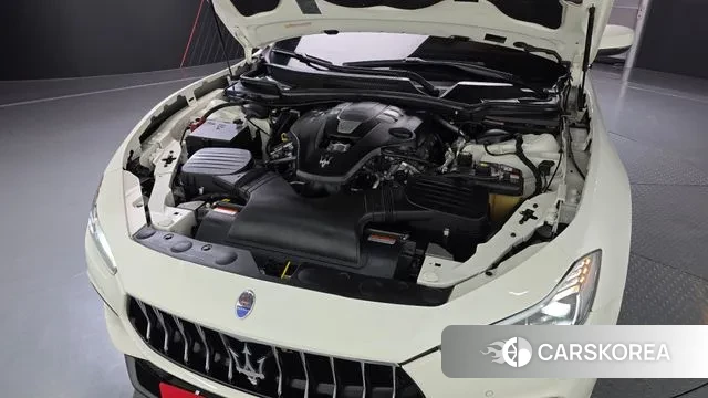 Maserati Ghibli id 3329698 из Кореи 16