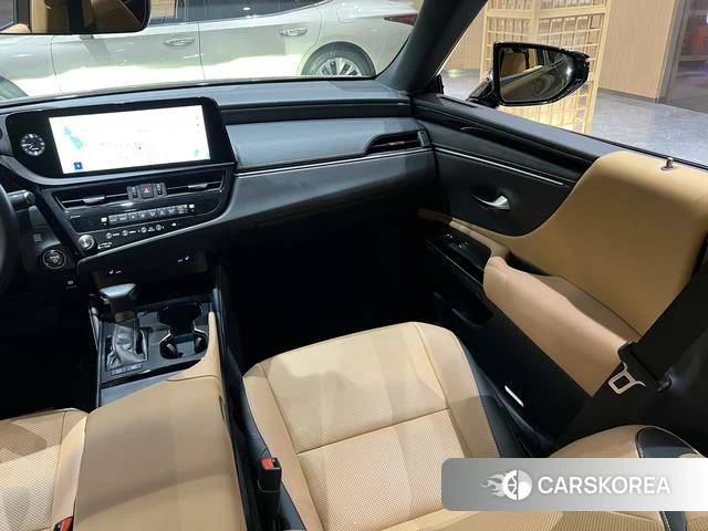 Lexus ES id 4276296 из Китая 13