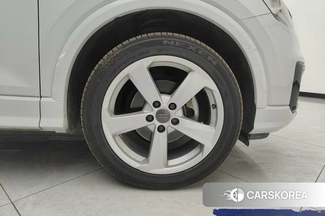 Audi Q2L id 3902322 из Китая 13