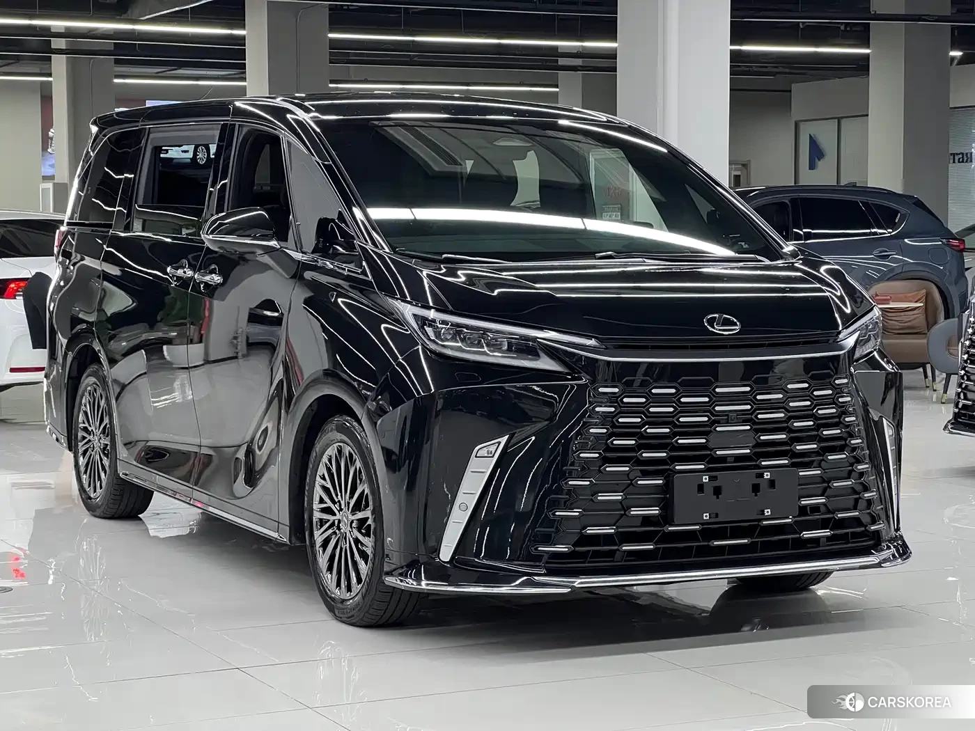 Lexus LM id 4664486 из Китая 24