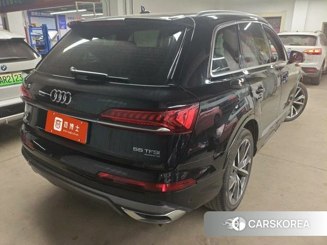 Audi Q7 2023 Черный из Китая, фото 5
