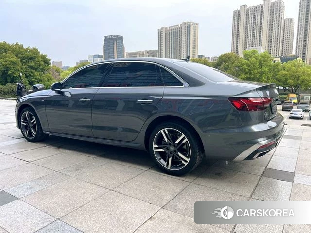 Audi A4L 2022 Темно-серый из Китая, фото 6