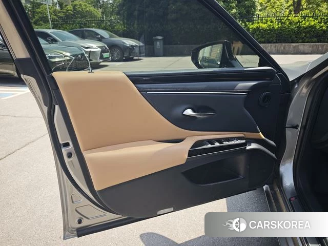 Lexus ES id 4334745 из Китая 13