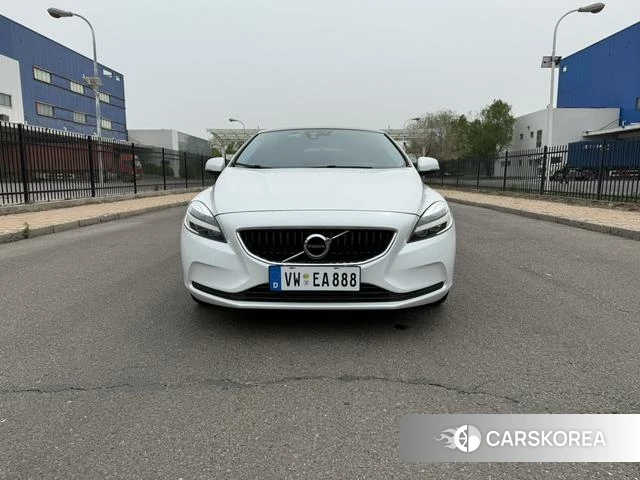 Volvo V40 2019 Белый из Китая, фото 6