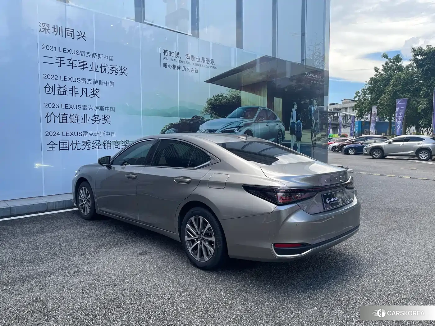 Lexus ES id 4576351 из Китая 14