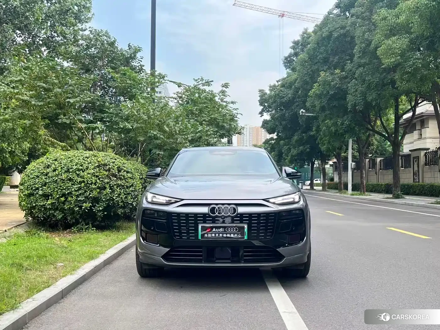 Audi Q6L 2025 Silver/gray из Китая, фото 6