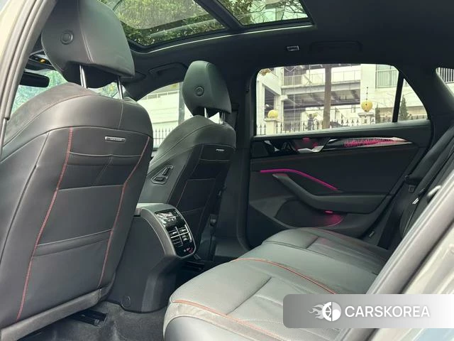 Volkswagen Magotan 2024 Серебристо-серый из Китая, фото 6