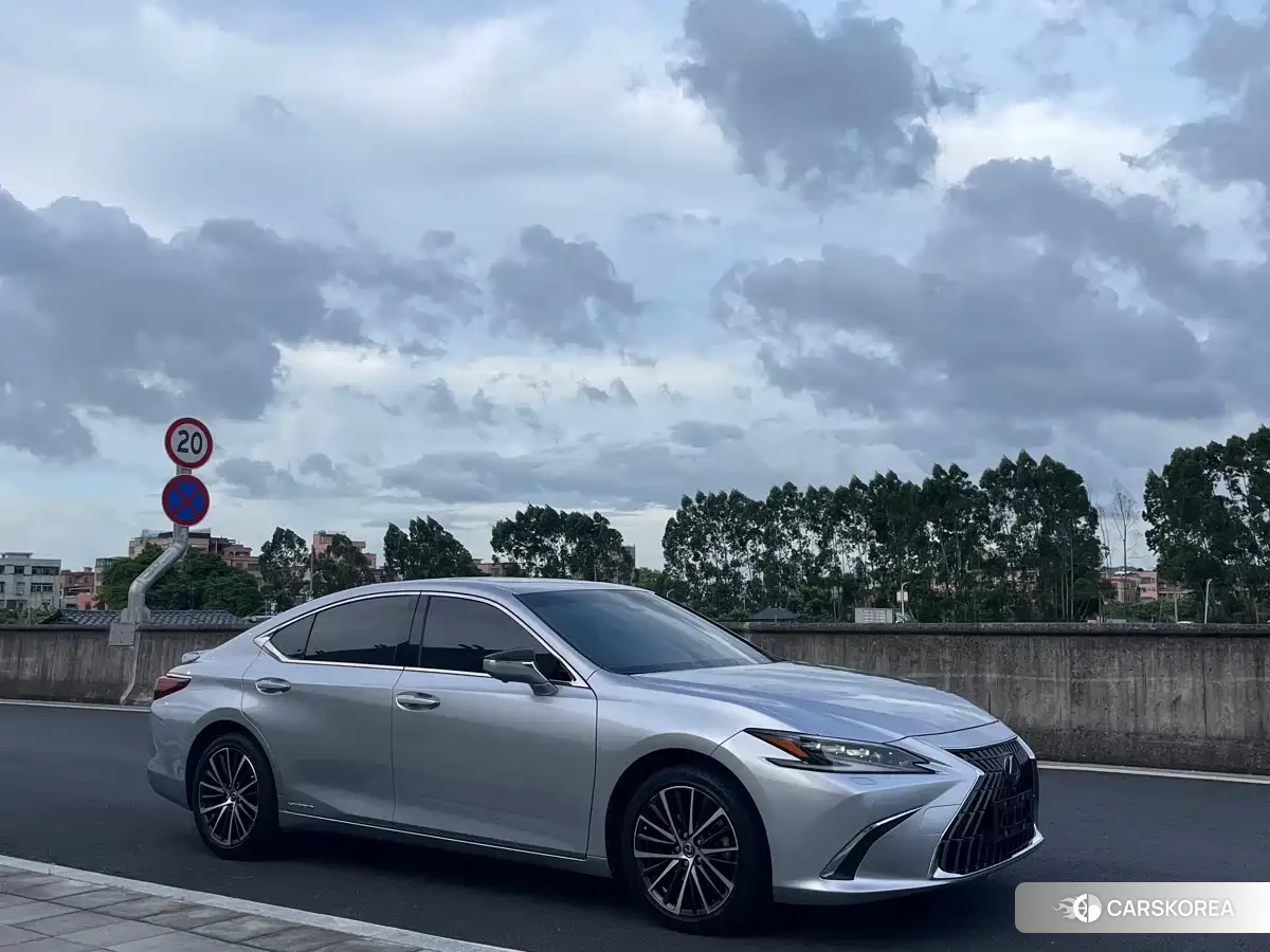 Lexus ES 2021 Silver/gray из Китая, фото 6