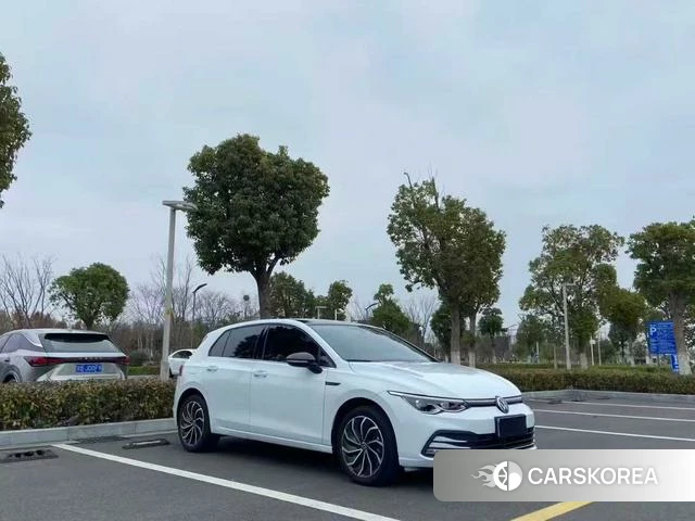 Volkswagen Golf 2023 Белый из Китая, фото 6