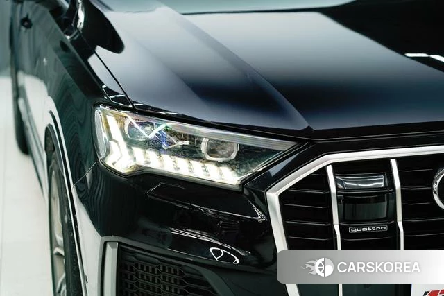 Audi Q7 2021 Черный из Китая, фото 6