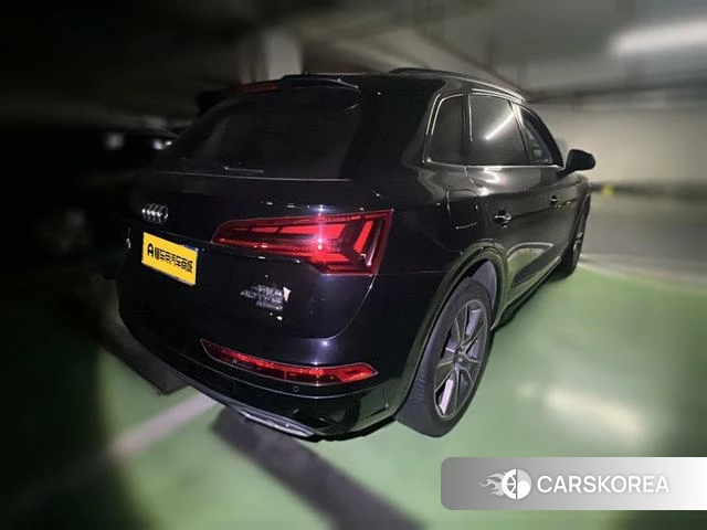 Audi Q5L 2021 Черный из Китая, фото 6