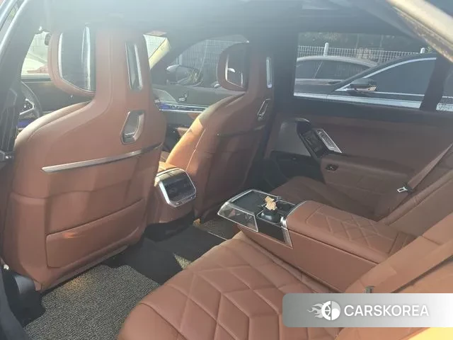 BMW 7 Series (G70) 2024 Черный из Кореи, фото 6