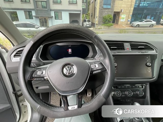 Volkswagen Tiguan second Generation 2018 Белый из Кореи, фото 6
