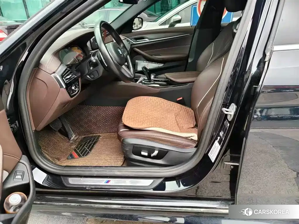 BMW 5 series 2023 Черный из Китая, фото 6