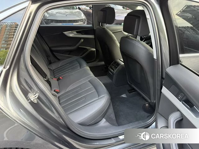 Audi A4L id 4374592 из Китая 10