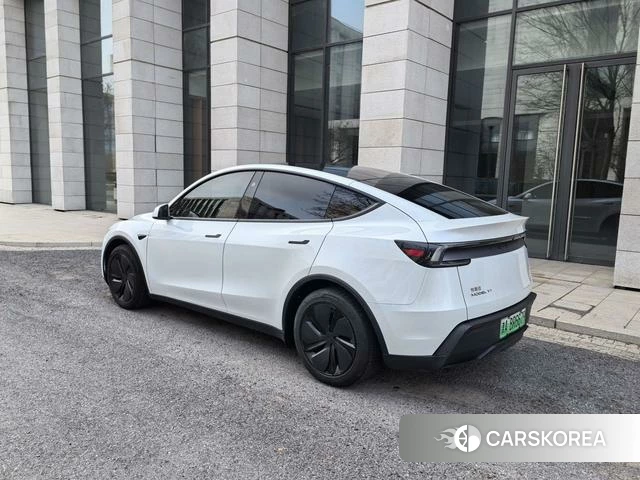 Tesla Model Y 2025 Белый из Китая, фото 6