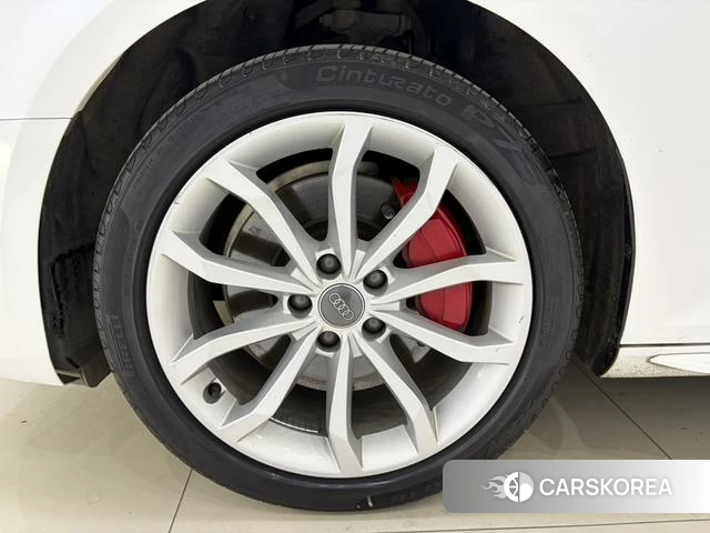 Audi A4L id 4217465 из Китая 16