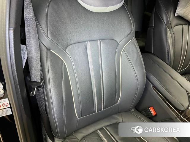 BMW 5 Series (G30) id 3859716 из Кореи 8