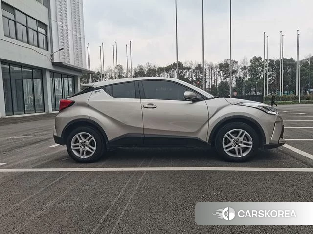 Toyota C-HR id 4238586 из Китая 10