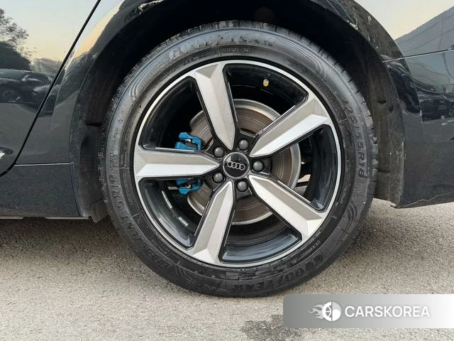 Audi A6L id 4271688 из Китая 26