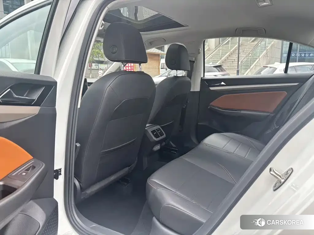 Volkswagen Bora 2024 Белый из Китая, фото 6