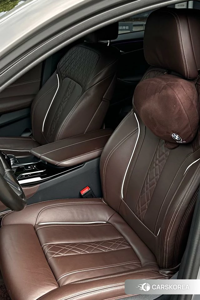BMW 5 series (imported) 2022 Серебристо-серый из Китая, фото 6