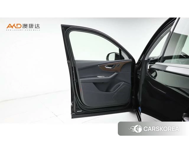 Audi Q7 2024 Черный из Китая, фото 6