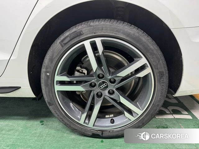 Audi A4L id 4208353 из Китая 16