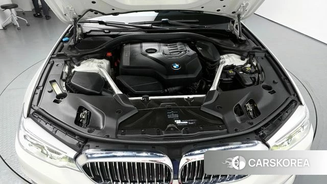 BMW 5 Series (G30) id 4410598 из Кореи 27