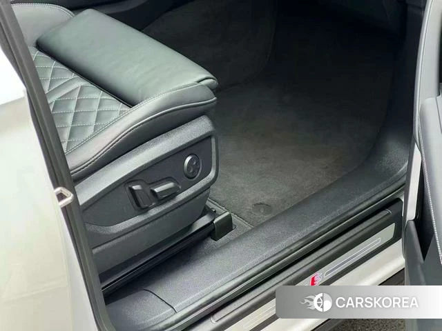 Audi Q5L Sportback id 4213846 из Китая 26
