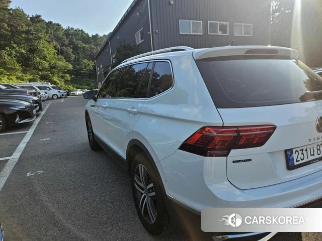 Volkswagen Tiguan Allspace 2023 Белый из Кореи, фото 6