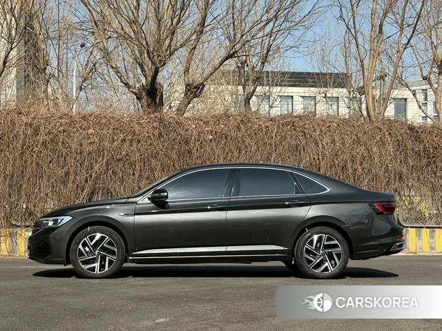 Volkswagen Sagitar 2023 Темно-серый из Китая, фото 6