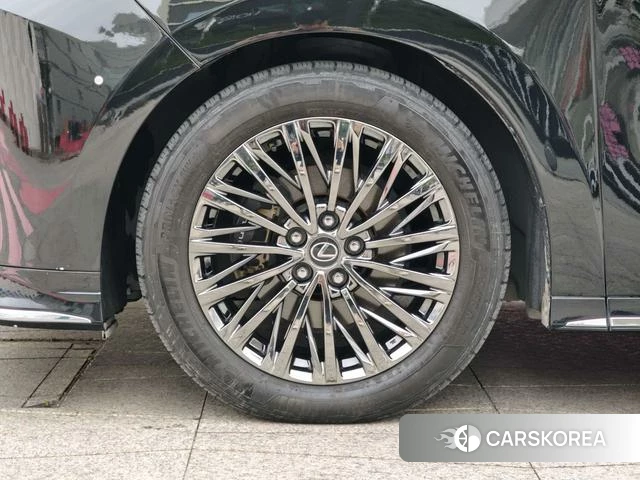 Lexus LM id 4259833 из Китая 26