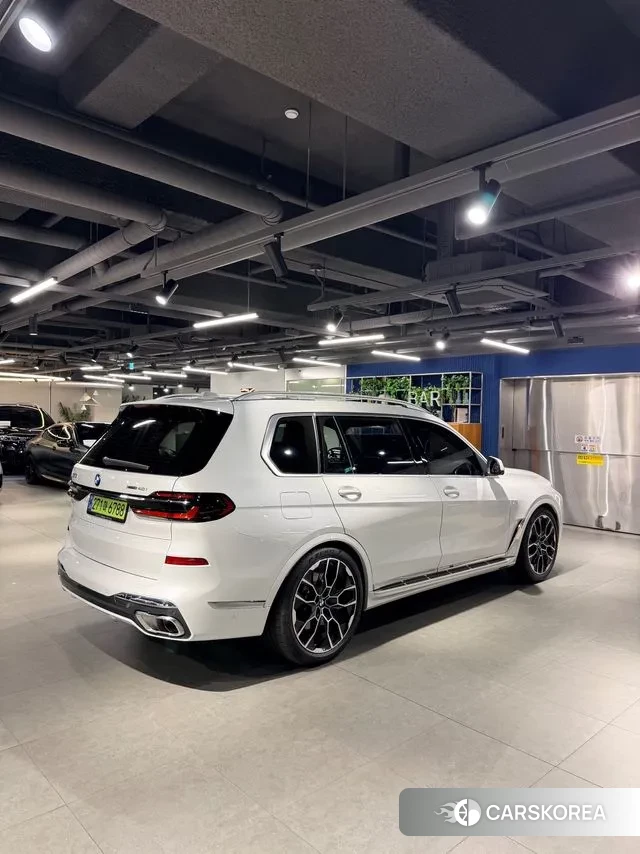 BMW X7 (G07) 2025 Белый из Кореи, фото 6