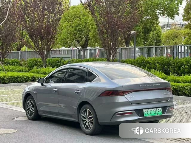 BYD Qin PLUS EV 2023 Серебристо-серый из Китая, фото 6