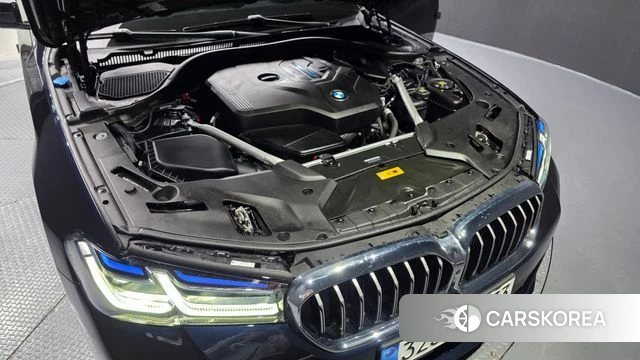 BMW 5 Series (G30) id 3859771 из Кореи 16