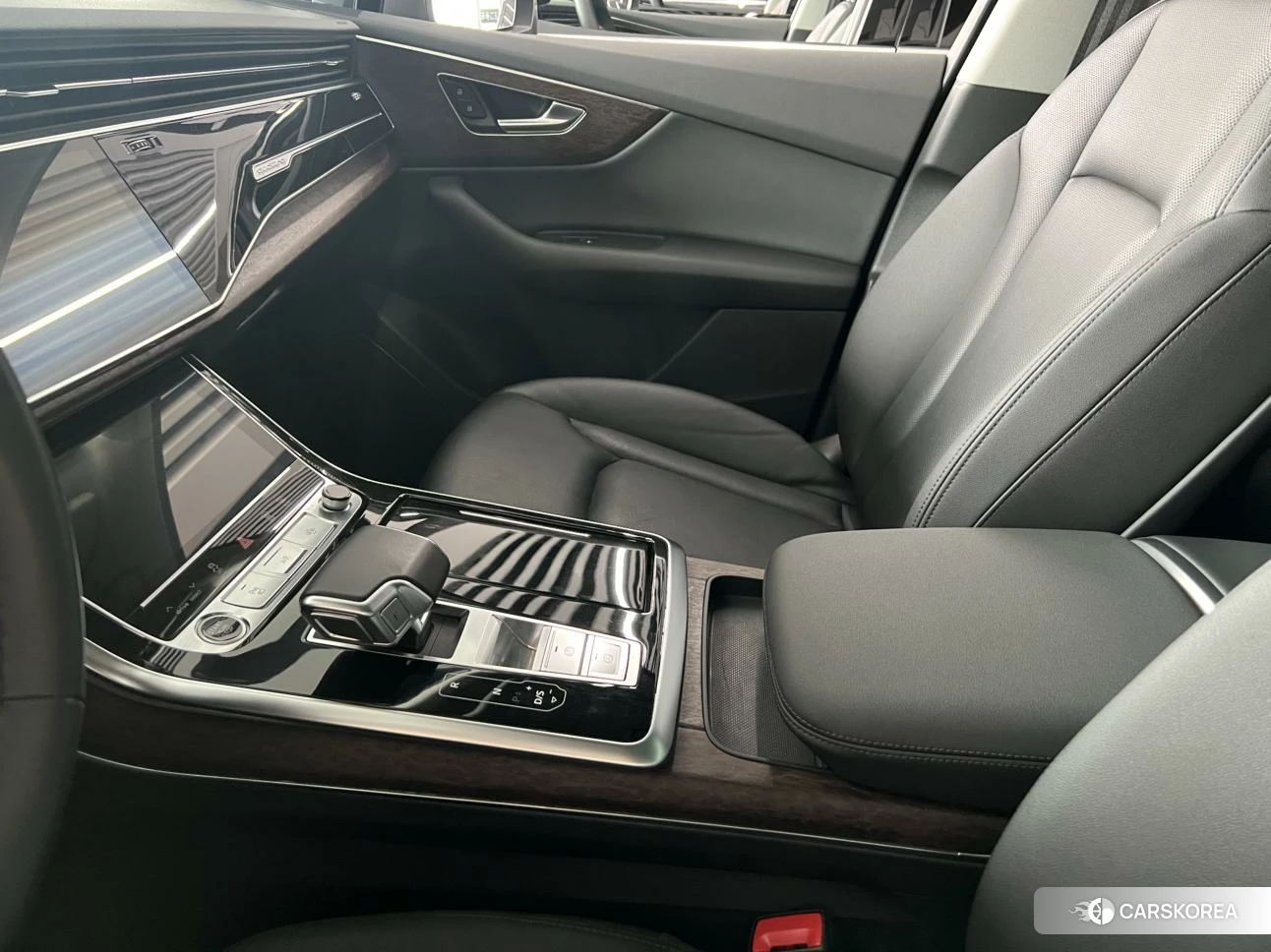 Audi Q7 2020 Черный из Китая, фото 6