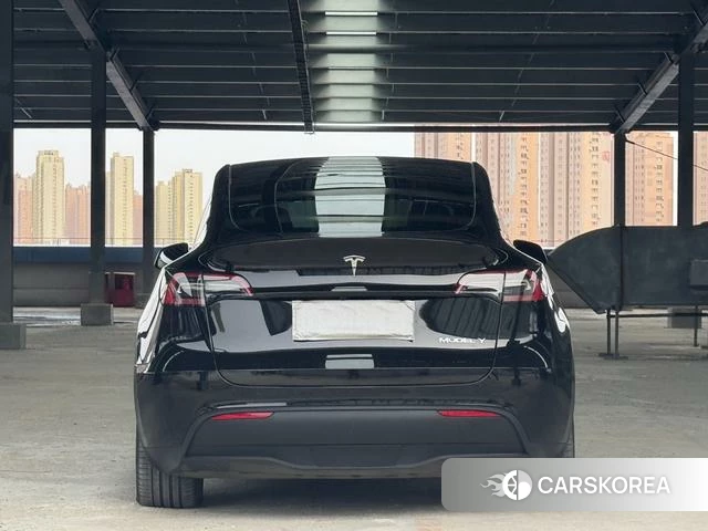 Tesla Model Y 2023 Черный из Китая, фото 6