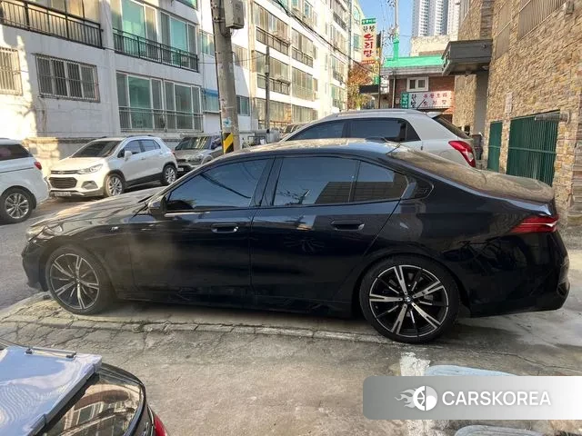 BMW 5 Series (G60) 2025 Черный из Кореи, фото 6