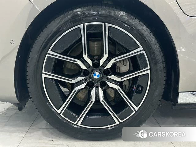 BMW i7 2024 Шампань из Китая, фото 6