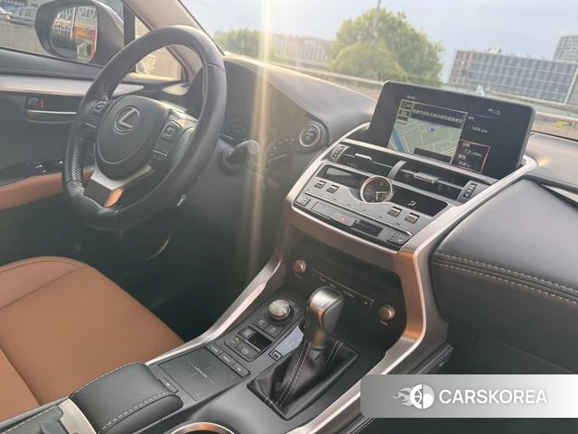 Lexus NX 2021 Серебристо-серый из Китая, фото 6